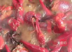 Illustration of how to make spicy crayfish 6