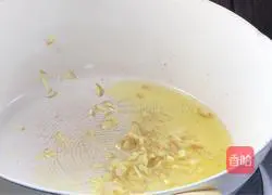 Illustration of how to stir-fry pig blood with leeks 5