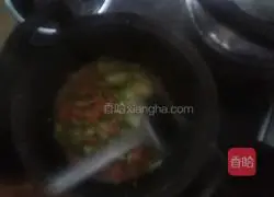 Illustration of how to make scrambled eggs with zucchini 12