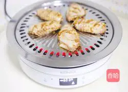 Illustration of how to make garlic roasted chicken wings 12