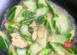 Illustration of how to stir-fry loofah with flower armor 11