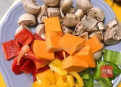 Illustration of how to make skewers of chicken, fruits and vegetables 7