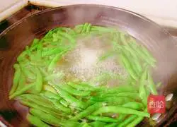 Beef brisket and stir-fried green beans Practice illustration 4