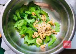 Illustration of how to make sea rice with bitter melon 6