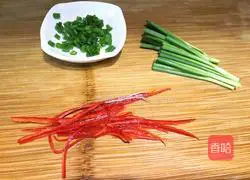 Illustration of how to make steamed chicken with golden needles and fungus 8