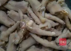 Illustration of how to make pickled pepper and chicken feet 5