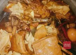 Illustration of home braised pork recipe 13