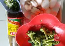 Illustration of how to make king oyster mushrooms in oyster sauce 1