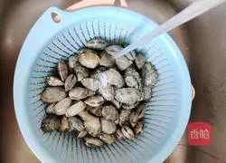 Illustration of how to make spicy fried clams 1 