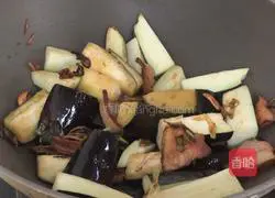 Illustration of how to make bacon and eggplant stew 12