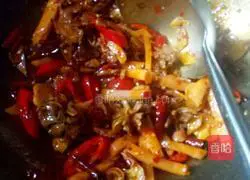 Illustration of how to make Qianjiang chicken offal 11