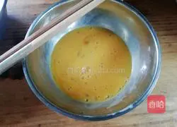 Illustration of how to make carob and scrambled eggs 4