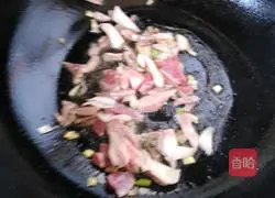 Illustration of how to make fried soybean sprouts with meat 3