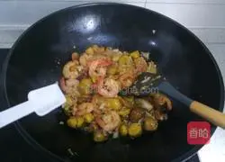 Illustration of how to cook fresh shrimps and chestnuts 15