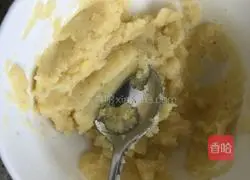 Illustration of how to make beef mashed potatoes 3