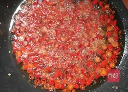 Illustration of how to make spicy mushroom sauce 4