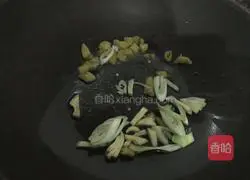 Illustration of how to make pork and cabbage vermicelli 2