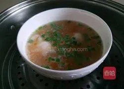 Illustration of how to make poached eggs in soup 4