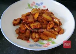 This kind of stir-fried pork goes very well with rice.Farm-style stir-fry Meat recipe illustration 3