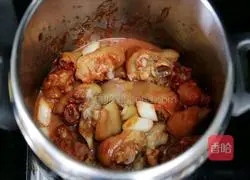 Illustration of how to make fermented fermented pig trotters 5