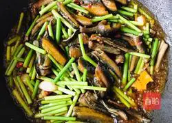 Illustration of how to make fried eel with garlic moss 7