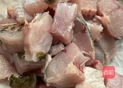 Illustration of how to make glutinous rice cake fish cubes 1