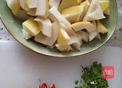 Illustration of braised spring bamboo shoots in oil 2