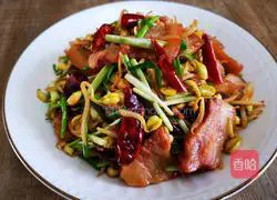Illustration of how to stir-fry pig head meat with soybean sprouts 7