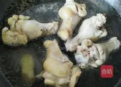 Illustration of braised potato and chicken wing roots 3