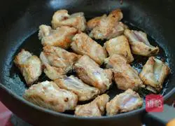 Illustration of how to make chestnut roasted pork ribs 6