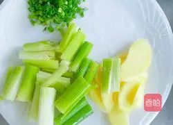 Illustration of how to make braised chicken nuggets (Northwestern style) 1