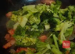 Illustration of how to make fried shrimps with broccoli 8