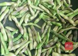 Illustration of how to cook ribs and kidney beans 1