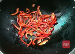 Illustration of how to make shredded beef with hot pepper 6
