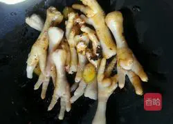 Illustration of braised chicken feet 5