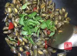 Illustration of how to stir-fry sea melon seeds in nine-story pagoda 5