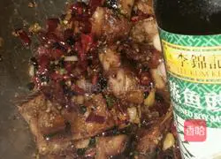 Illustration of how to steam cured fish with black bean sauce and chili pepper 6