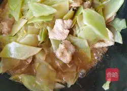 Illustration of how to make fried pork slices with lettuce 10