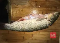 Illustration of how to cook fish stew in iron pot 1