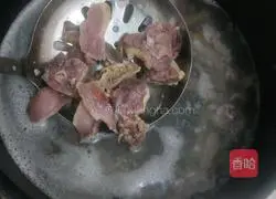 Illustration of how to make fried duck legs with pepper 1