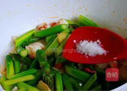 Illustration of how to make stir-fried asparagus and shrimp 8