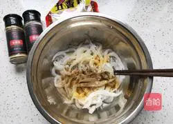 Illustration of how to make spiced whitebait 3