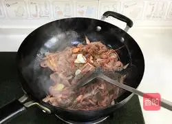 Illustration of how to make stir-fried river shrimp with leeks 5