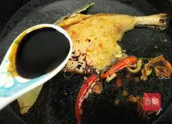 Illustration of how to make crispy braised duck legs 5