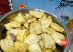 Illustration of how to make fried tomatoes and eggplants with fried buns 4