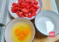 Illustration of how to make tomato fried rice 1