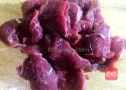 Illustration of how to make fried beef with double peppers 3