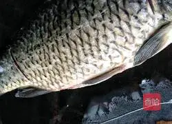 Braised native crucian carp Illustration of how to do it 2