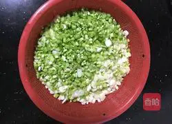 Illustration of how to make sweet potato powder meatballs 3