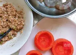 Illustration of how to make shrimp and meatballs stuffed with carrots 2